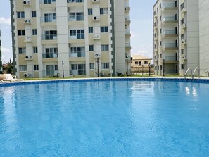 Indoor pool - Serenity Haven - Luxury 2-bed Apartment in Accra (Sakumono)