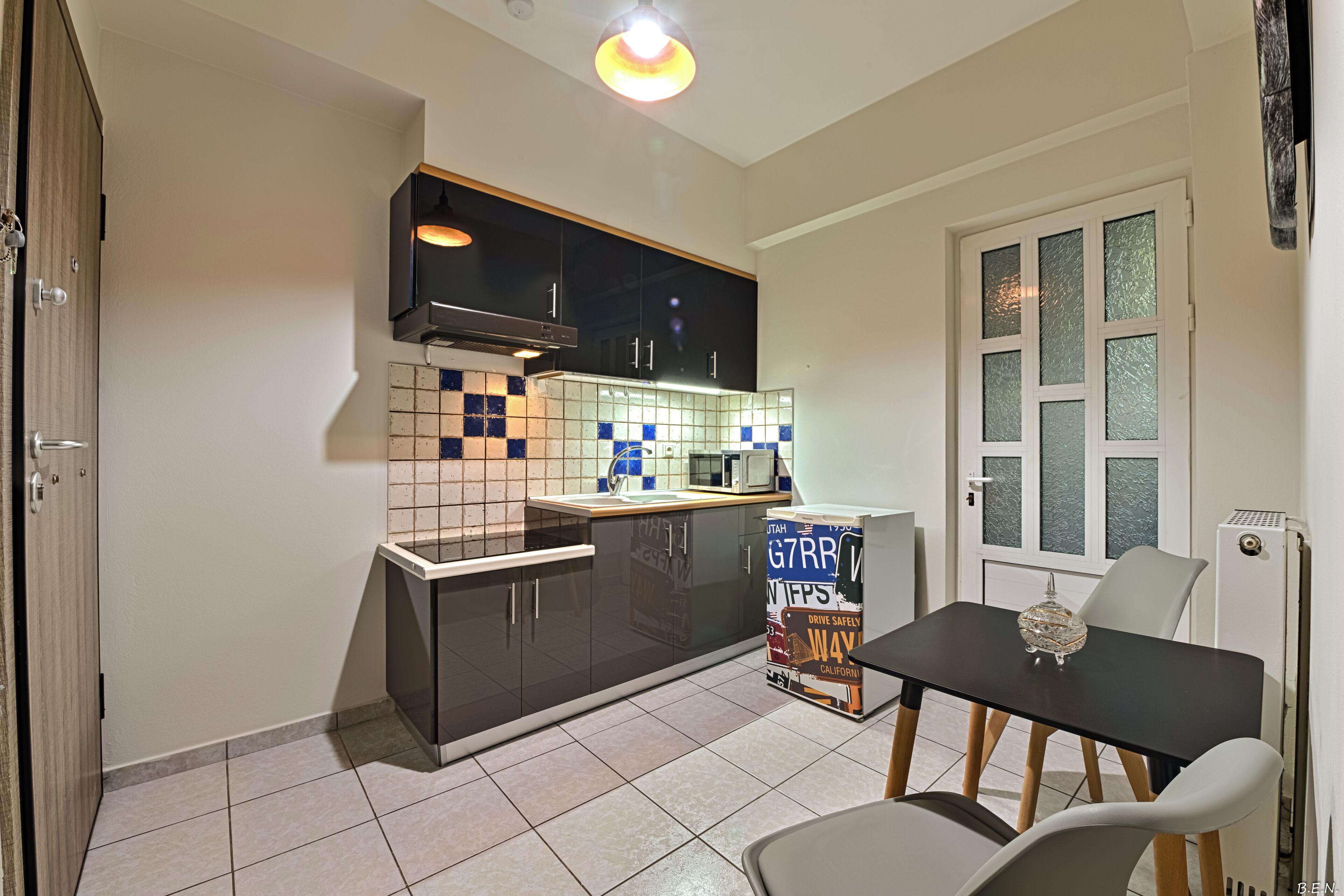 Minijääkaappi, mikroaaltouuni