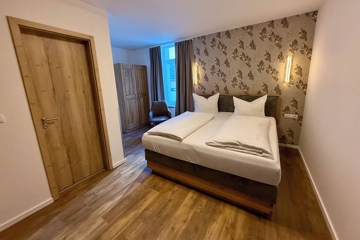 Deluxe Double Room | Desk, laptop workspace, WiFi (free), individually decorated