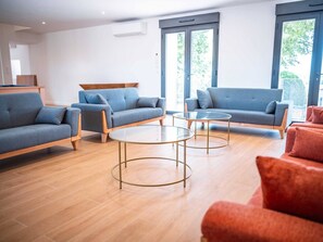 TV, peis, bordtennis og bøker