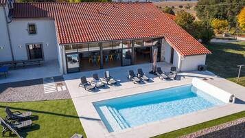 Lämmitetty uima-allas