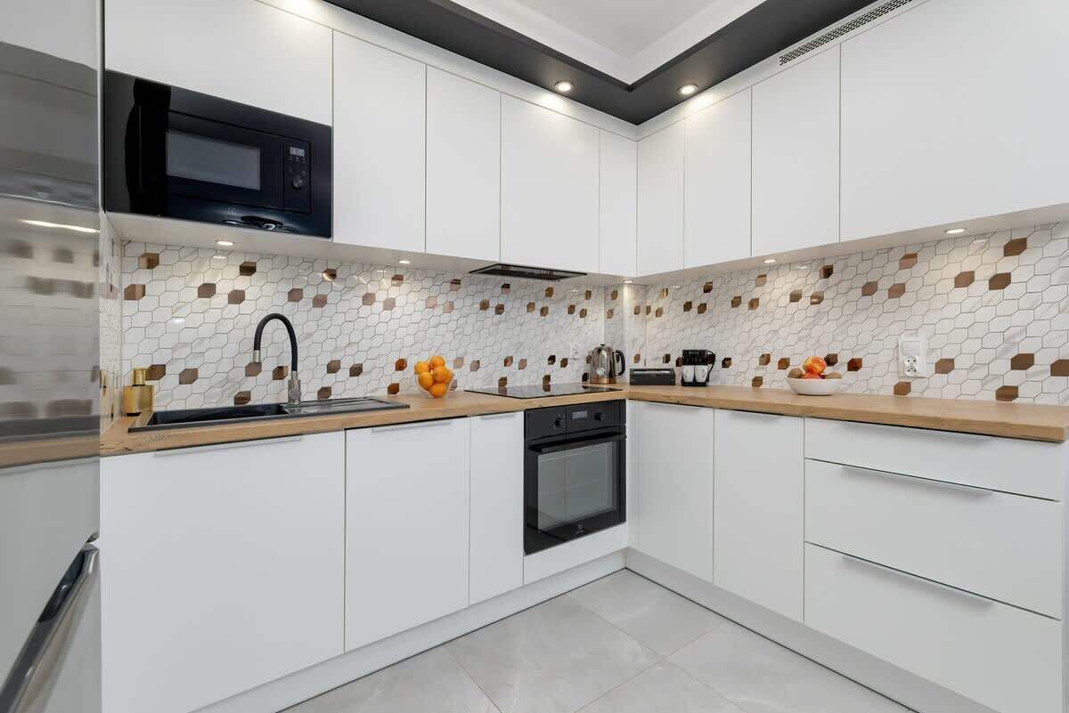 Kylskåp, mikrovågsugn, ugn och spishäll