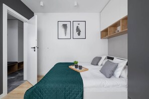1 bedroom, iron/ironing board, WiFi, bed sheets - Łaszkiewicza 8 | Elegant Apartment | Wi-Fi (Kraków)
