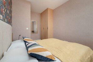 1 bedroom, iron/ironing board, WiFi, bed sheets - Stylish Apartment with Balcony | Private Parking (Lódz)