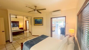 2 bedrooms, iron/ironing board, WiFi, bed sheets - La Riviera One Coastal Life Style Two Bedroom (South Mission Beach)