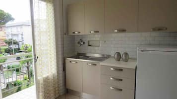 Réfrigérateur, four, plaque de cuisson