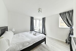 3 habitaciones, tabla de planchar con plancha, wifi y ropa de cama 