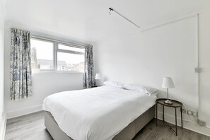 2 quartos, ferros/tábuas de passar roupa, Wi-Fi, roupa de cama