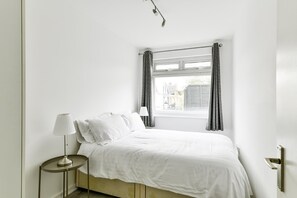 2 quartos, ferros/tábuas de passar roupa, Wi-Fi, roupa de cama