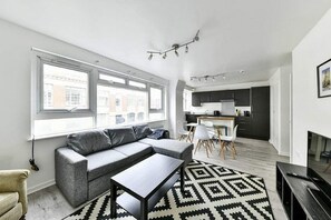 TV - The Elden No 5 Fairway Hosting (Greater London)