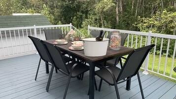 屋外ダイニングエリア