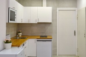 Fridge, microwave, stovetop, dishwasher - Acogedor Apartamento Marbarcelona Cas Bx (L'Hospitalet de Llobregat)