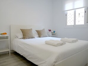 2 chambres, fer et planche à repasser, Wi-Fi, draps fournis