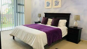 Deluxe Room | 1 bedroom, iron/ironing board, free WiFi