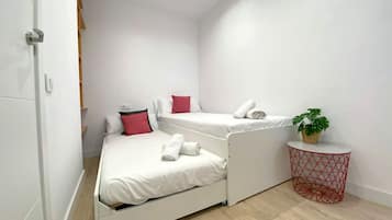 2 bedrooms, iron/ironing board, WiFi, bed sheets