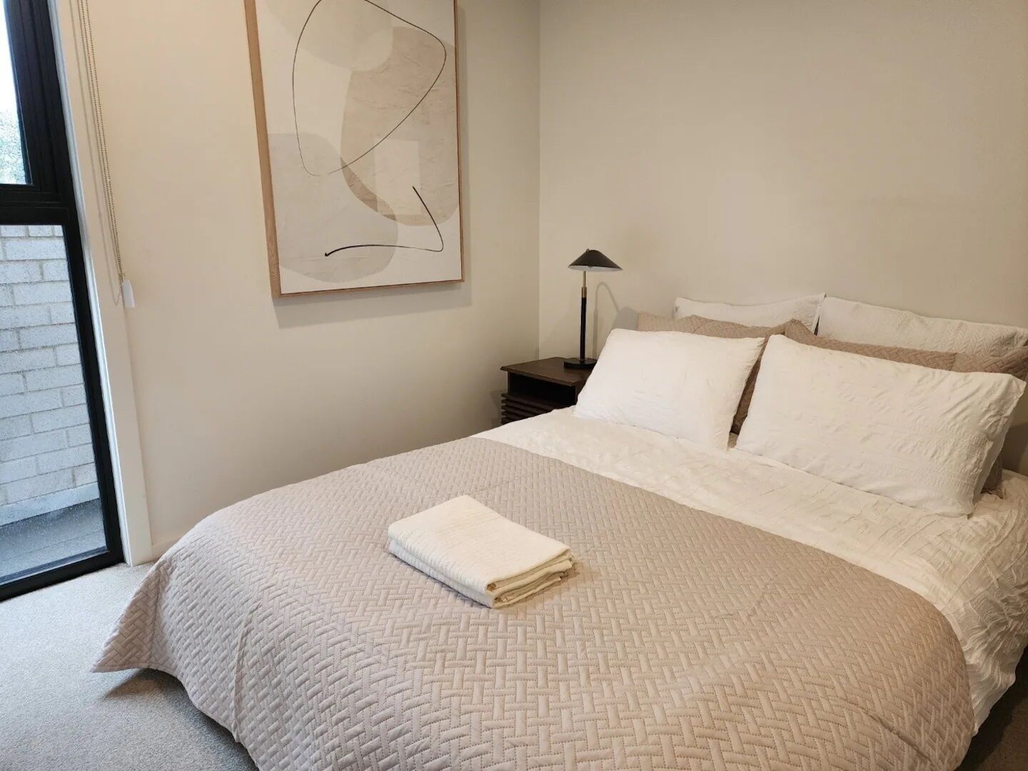 2 多间卧室、熨斗/熨衣板、免费 WiFi、床单