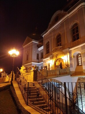 Fachada de la propiedad