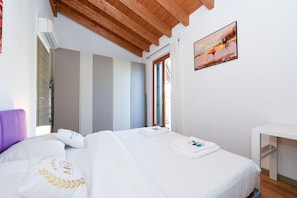 2 bedrooms, iron/ironing board, free WiFi, bed sheets - MGH Family Stay - Baglio Degli Ulivi 60 (Sirmione)
