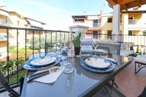Outdoor dining - MGH Family Stay - Baglio Degli Ulivi 60 (Sirmione)