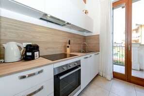 Fridge, oven, dishwasher, coffee/tea maker - MGH Family Stay - Baglio Degli Ulivi 60 (Sirmione)