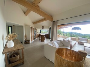 Télévision, chaîne hi-fi