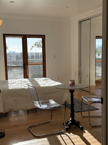 Beverly Hills Penthouse Near Rodeo Dr. 