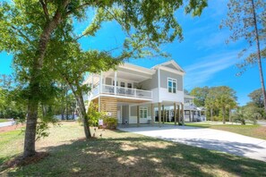 Exterior - Experience a serene getaway at The Chill Switch in Oak Island, perfect for families! (Oak Island)