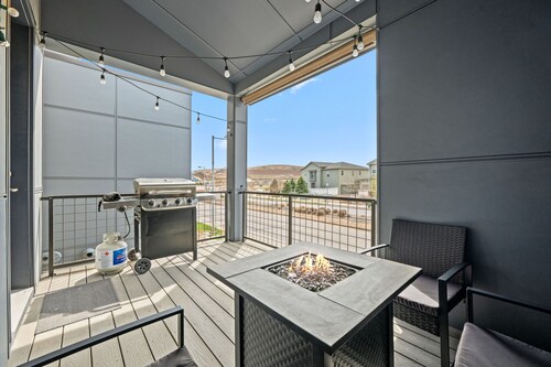 Awesome Balcony | Near Denver & Boulder | Firepit