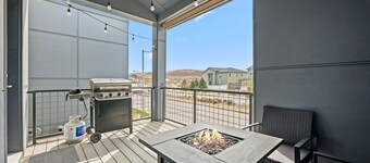 Awesome Balcony | Near Denver & Boulder | Firepit