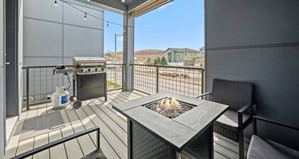 Awesome Balcony | Near Denver & Boulder | Firepit
