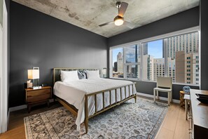 2 bedrooms, desk, free WiFi, bed sheets - New Listing! Downtown Living At Its Finest at The Spire - Executive Rental (Denver)