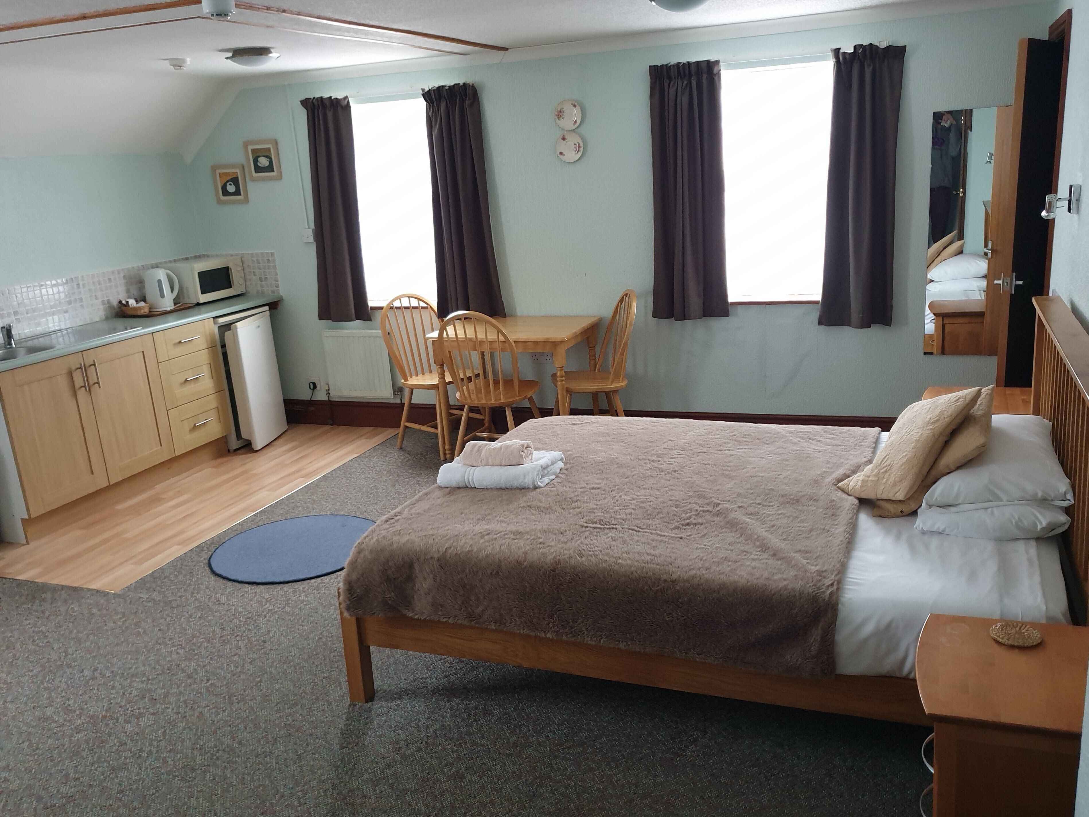 Desk, free WiFi, bed sheets