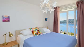 Apartment (3 Bedrooms) | 3 bedrooms, in-room safe, desk, iron/ironing board
