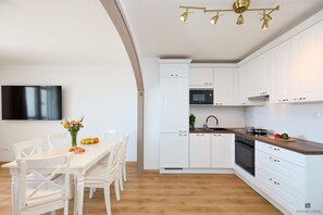 Apartment (3 Bedrooms) | Eigene Küche | Ofen, Wasserkocher, Toaster
