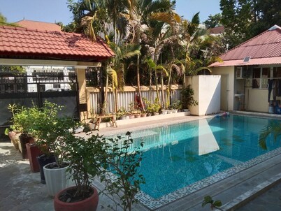 Room 7: Studio in a villa 5mn walk from the Royal Palace with swimming pool