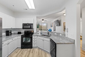 Fridge, microwave, oven, stovetop - Havens 1123 has been Recently Updated. (North Myrtle Beach)
