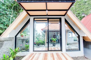 Exterior - Capital O 93882 The Pondok Palma Villa & Resto (Pakem)