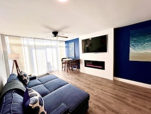 Smart TV, fireplace