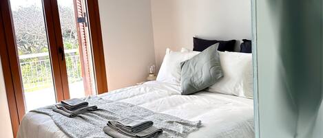 3 makuuhuonetta, silitysrauta/-lauta, ilmainen Wi-Fi, vuodevaatteet