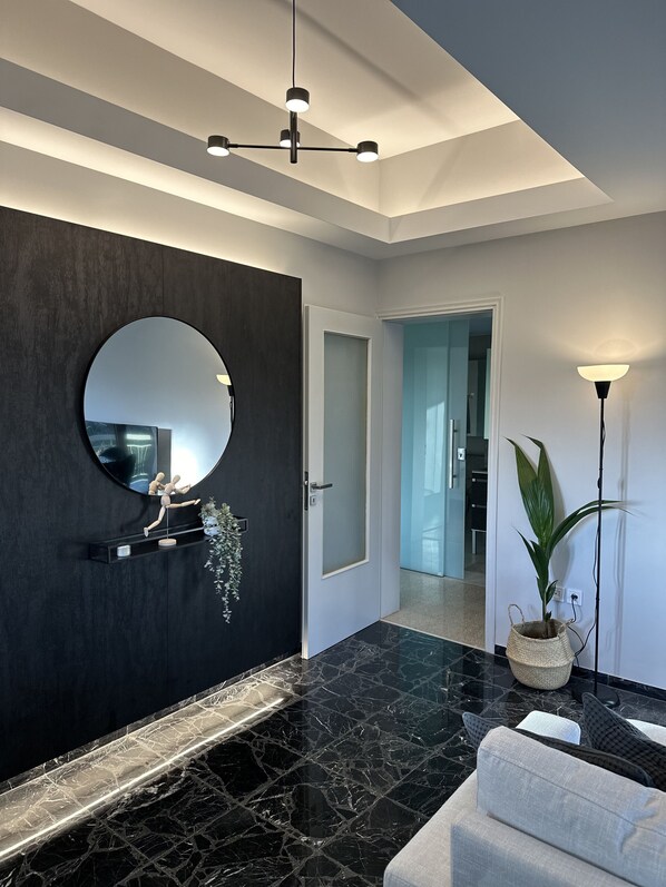 Interior - 500m from the beach. Private 3 Bedroom home on 5 acre tree covered property. (Kalivia Thorikou)