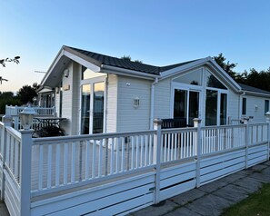 House | Exterior - Sunset 5 - Southview Holiday Park Skegness (Skegness)