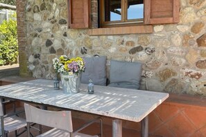 Outdoor dining - La Baciosa, an unforgettable view. (Toscana)