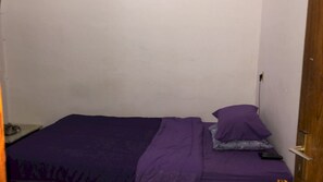 Bed sheets - Hotel O Gerlong Homestay (Bandung)