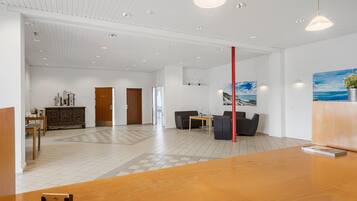 Villa | Lobby