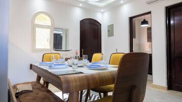 Villa | Dining