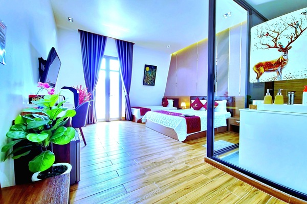 Deluxe Triple Room | Minibar, desk, soundproofing, WiFi (free)