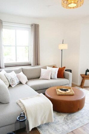Smart TV, books, computer monitors - Feldblick vacation apartment Peace and relaxation  (Sehlen)