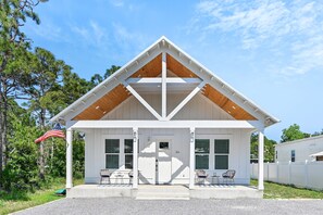 Exterior - Private Pool + Carriage House- Vitamin Sea of Seagrove by Royal Destinations (Santa Rosa Beach)