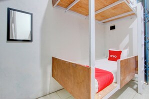 Standard Single Room | Bed sheets - Hotel O Wonosobo Bunkbed (Wonosobo)