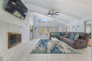 Smart TV, fireplace